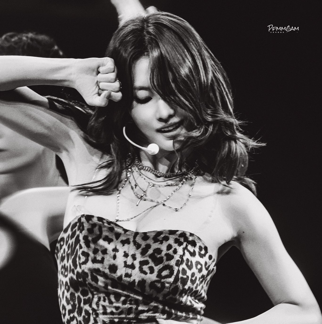 Behind-the-scenes cut of Momo (TWICE)