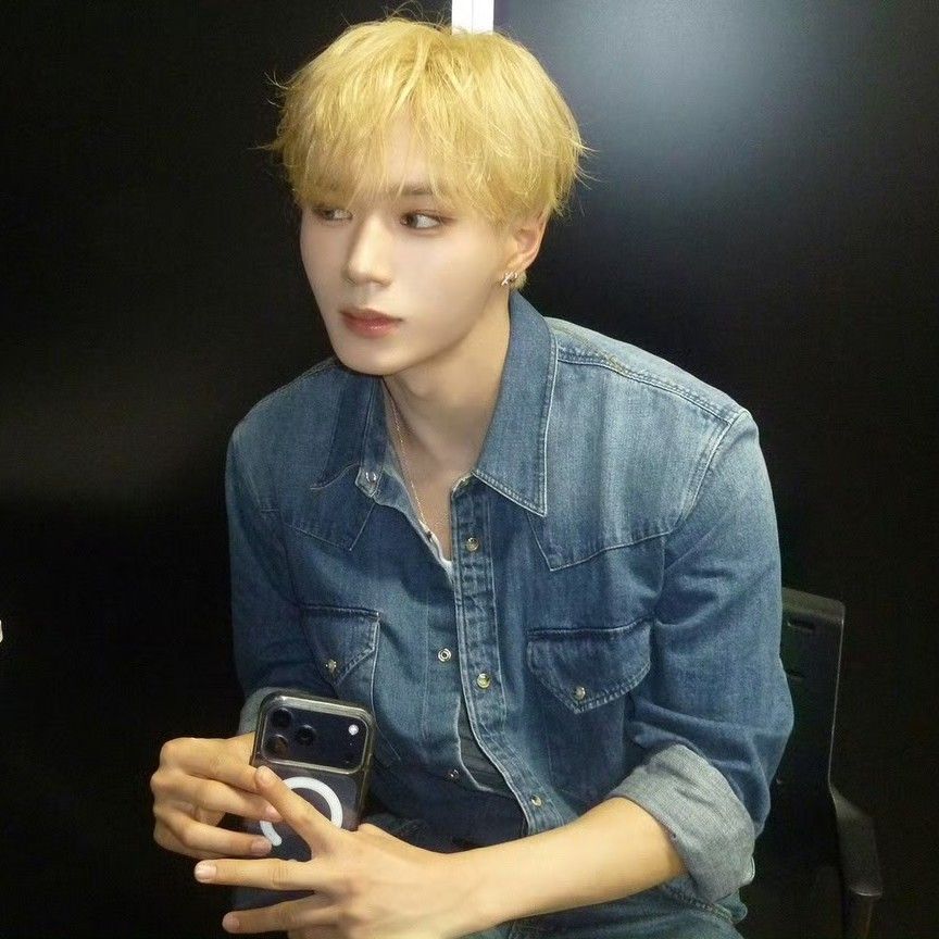 Behind-the-scenes cut of Kim Junseo (ALPHA DRIVE ONE)