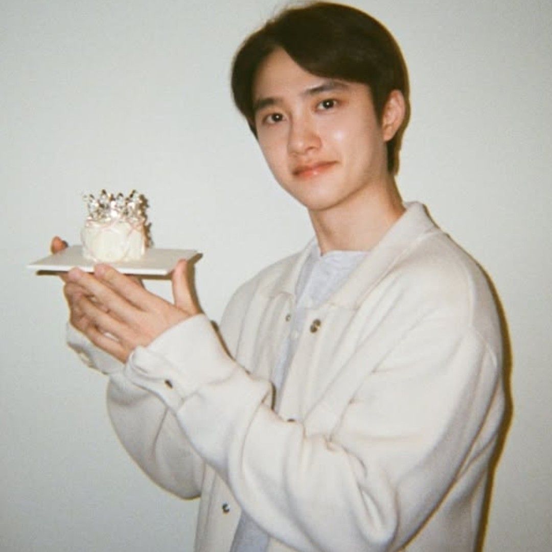 Behind-the-scenes cut of EXO