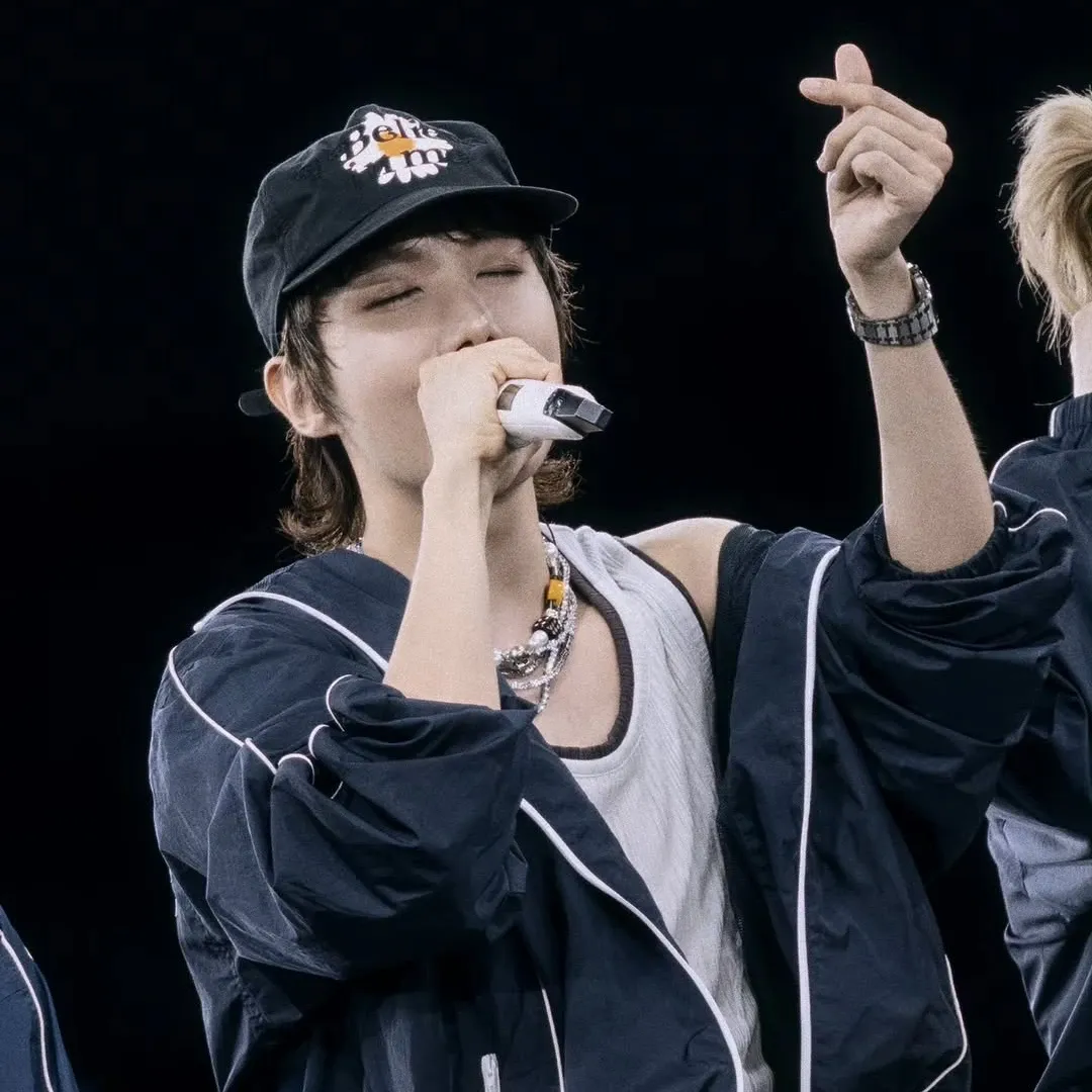 Foto aktivitas terbaru j-hope (BTS)