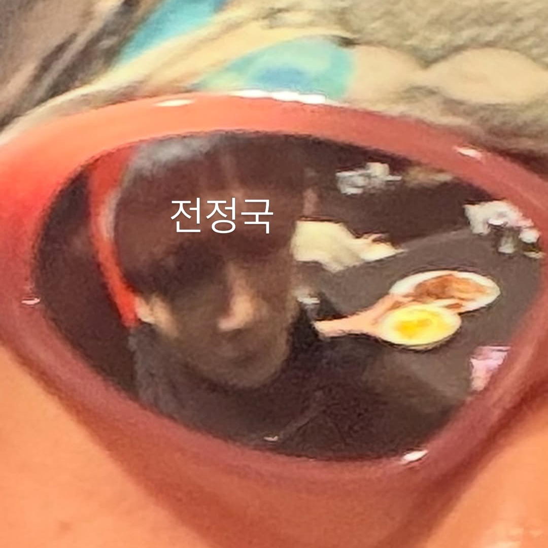 Foto aktivitas terbaru Jungkook (BTS)