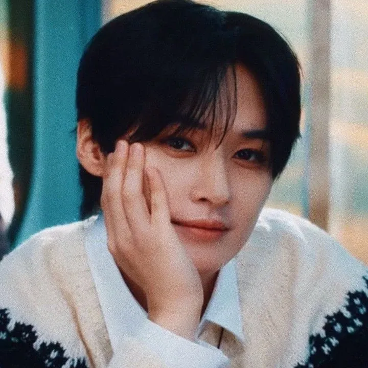 Behind-the-scenes cut of Lee Know (Stray Kids)