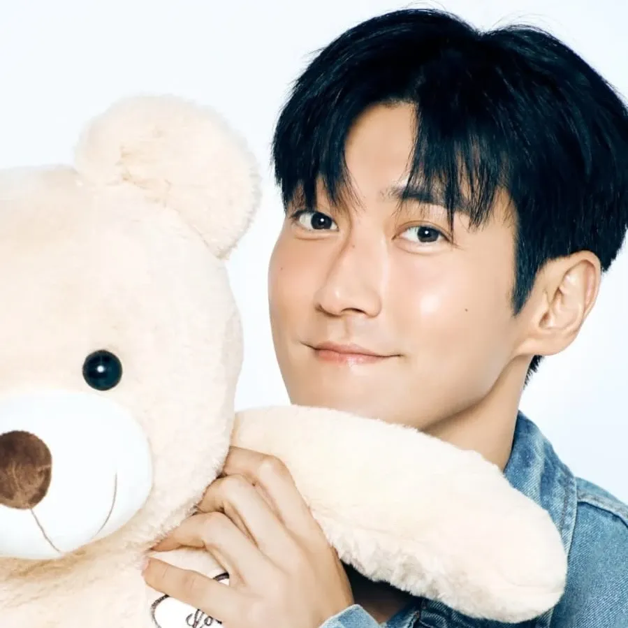 Behind-the-scenes cut of Siwon (Super Junior)