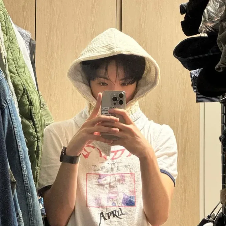 ユン・ジェヒョク (TREASURE)の舞台裏ショット