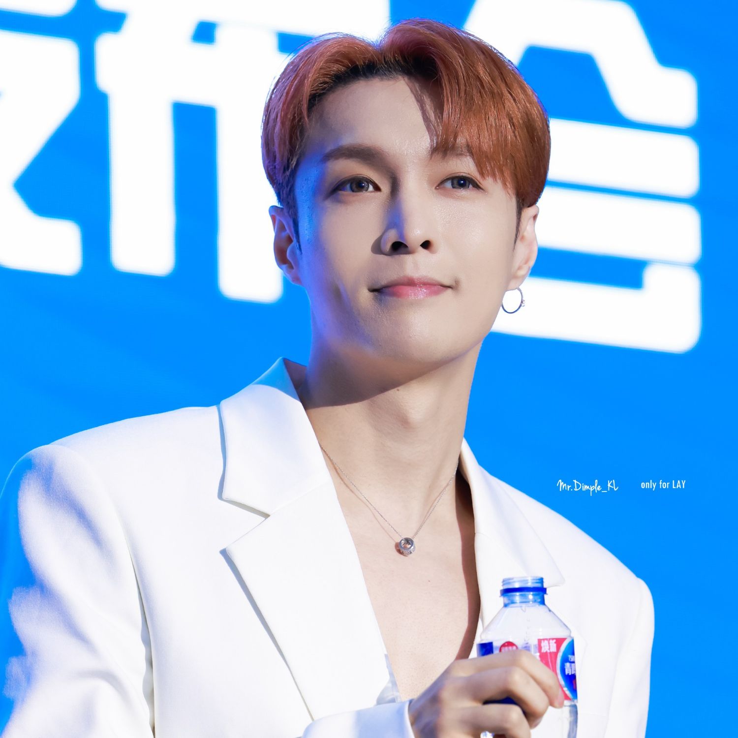 Behind-the-scenes cut of Lay (EXO)