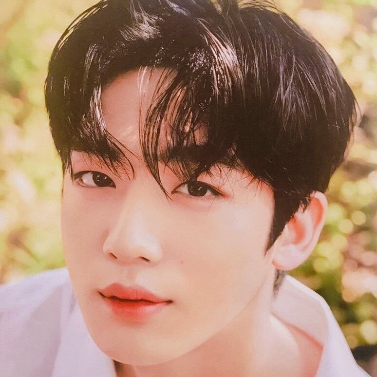 Recent activity shot of Kim Yohan (WEi)