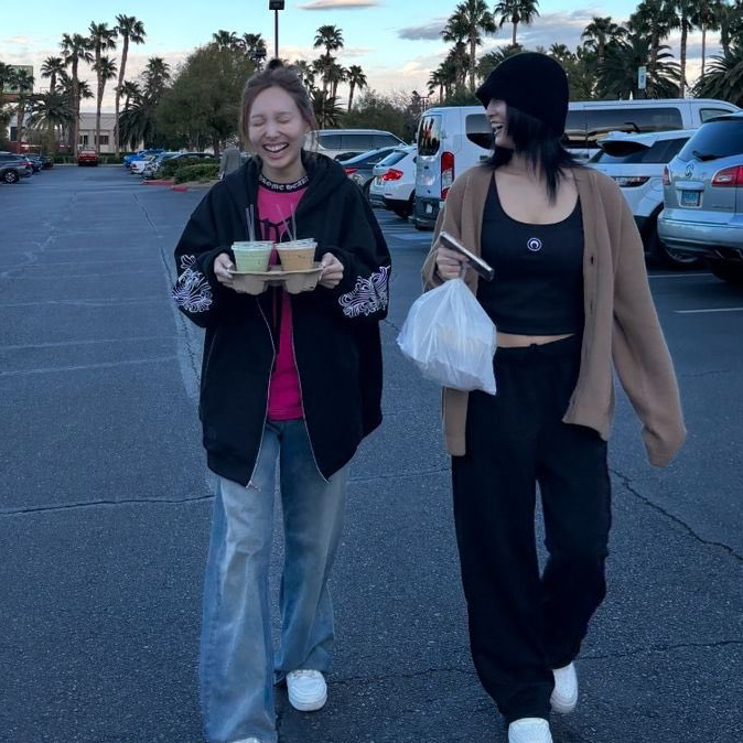 Foto aktivitas terbaru Momo (TWICE)