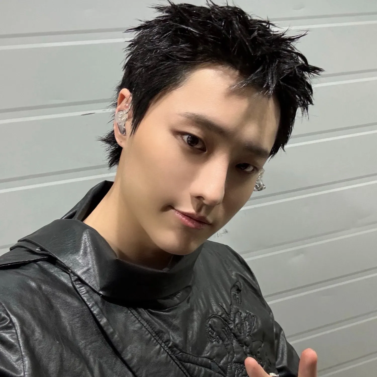 Behind-the-scenes cut of WOODZ