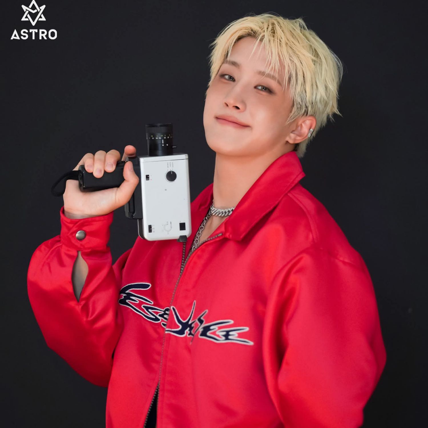 Behind-the-scenes cut of Jinjin (ASTRO)