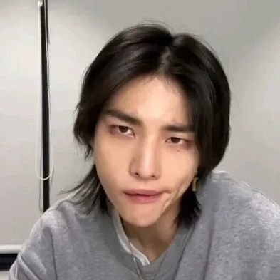 Hot post catching attention from 현진 (Stray Kids)'s fandom