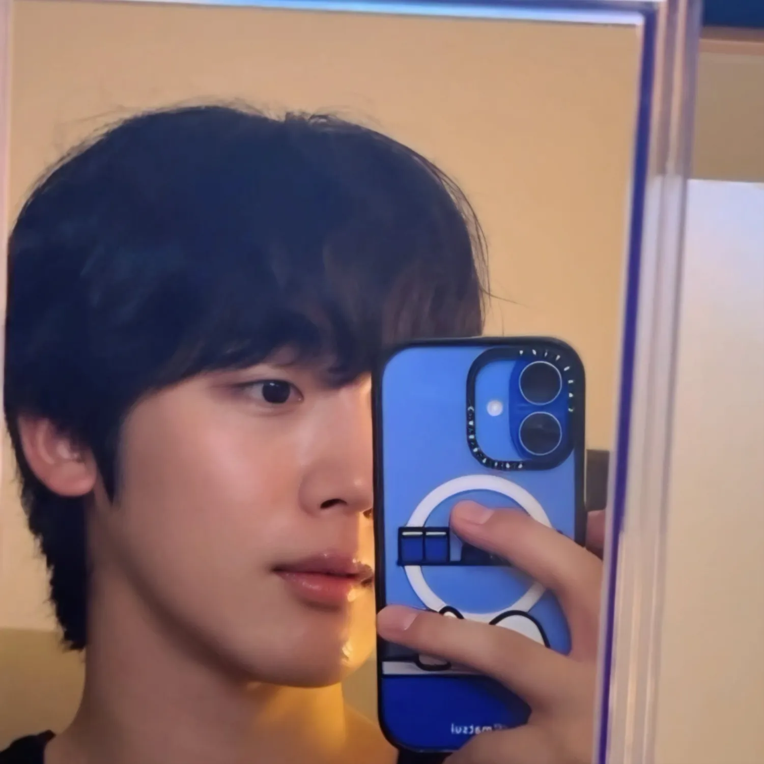 A moment captured by Kim Yohan (WEi)'s fan