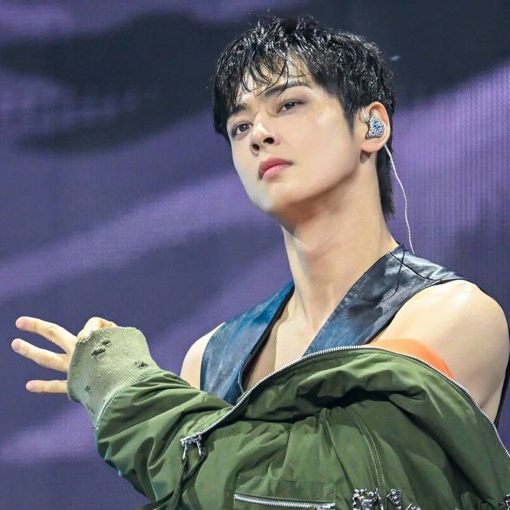 Recent activity shot of Eunwoo (ASTRO)