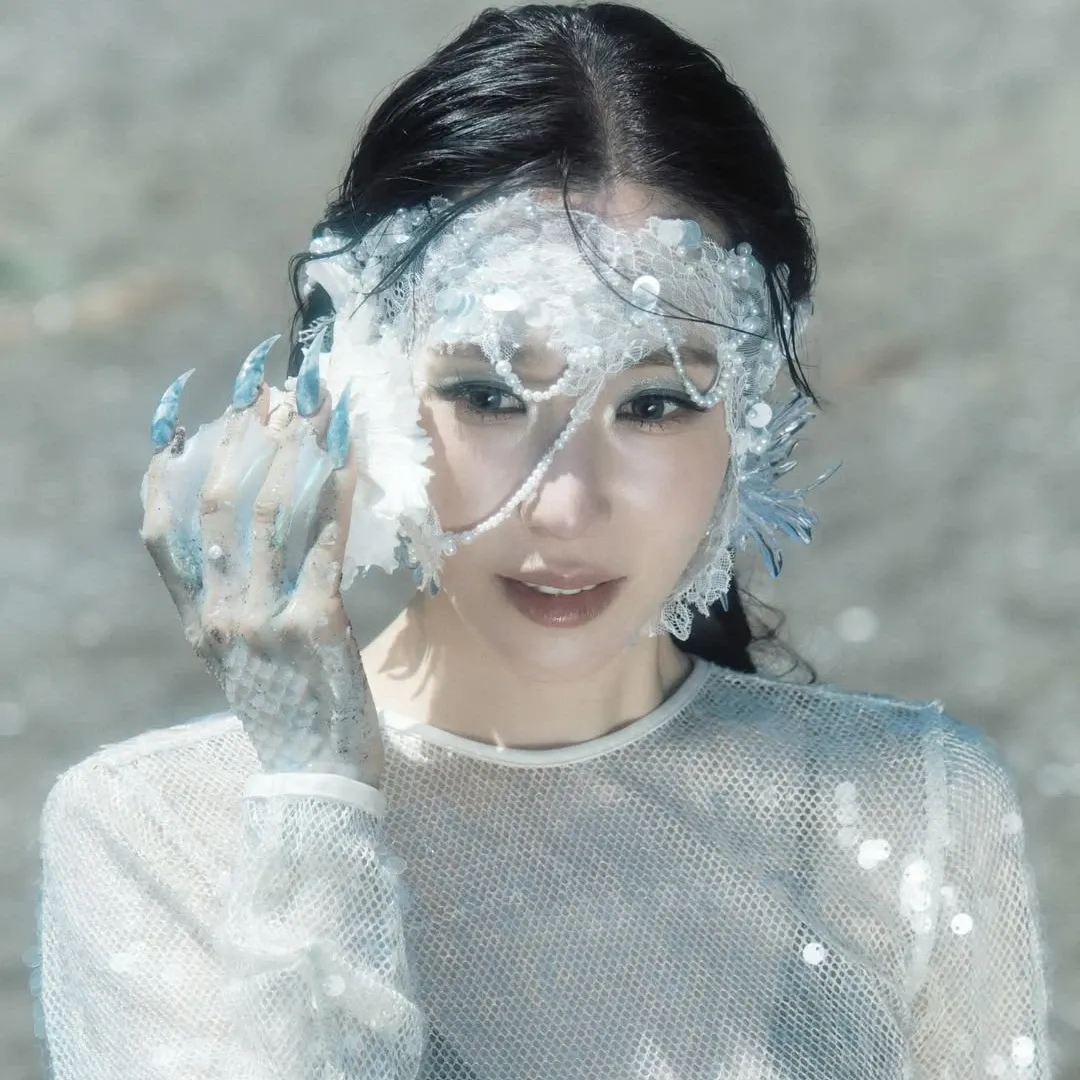 Behind-the-scenes cut of Tiffany Young (Girls' Generation)