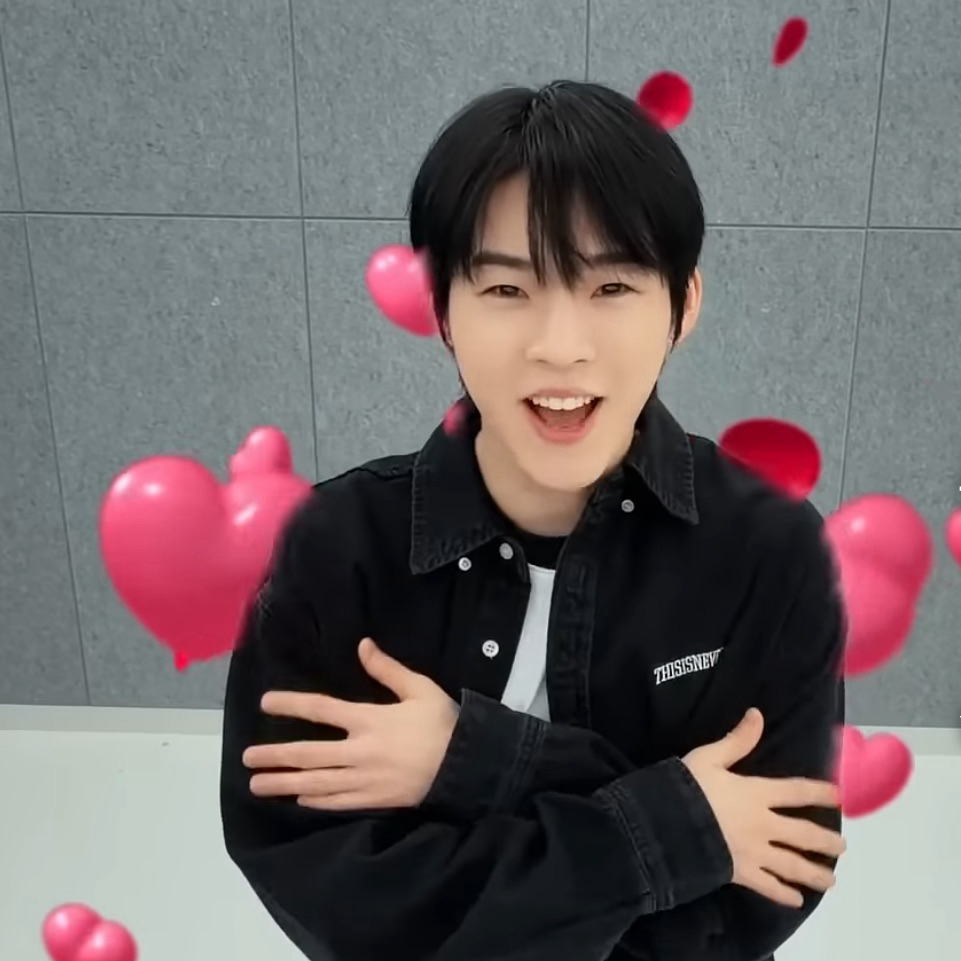 Latest photo of Hyojin (ONF)