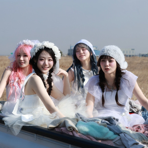 A moment captured by QWER's fan
