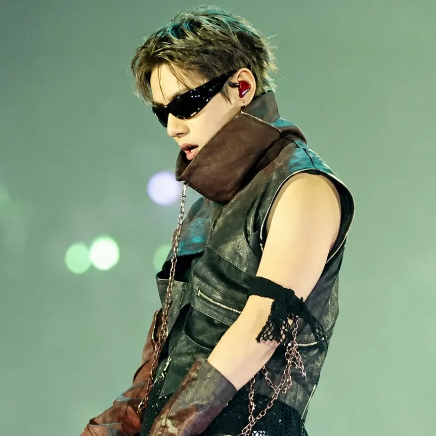 Behind-the-scenes cut of V (BTS)