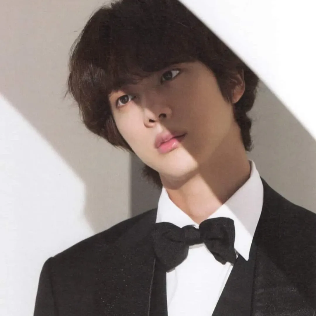 Foto aktivitas terbaru Jin (BTS)