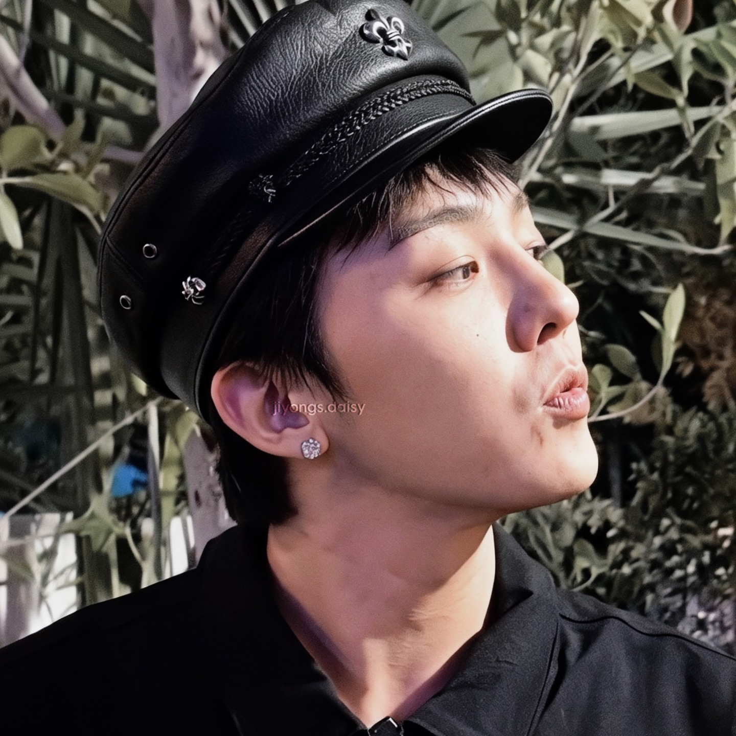 Foto aktivitas terbaru G-DRAGON (BIGBANG)