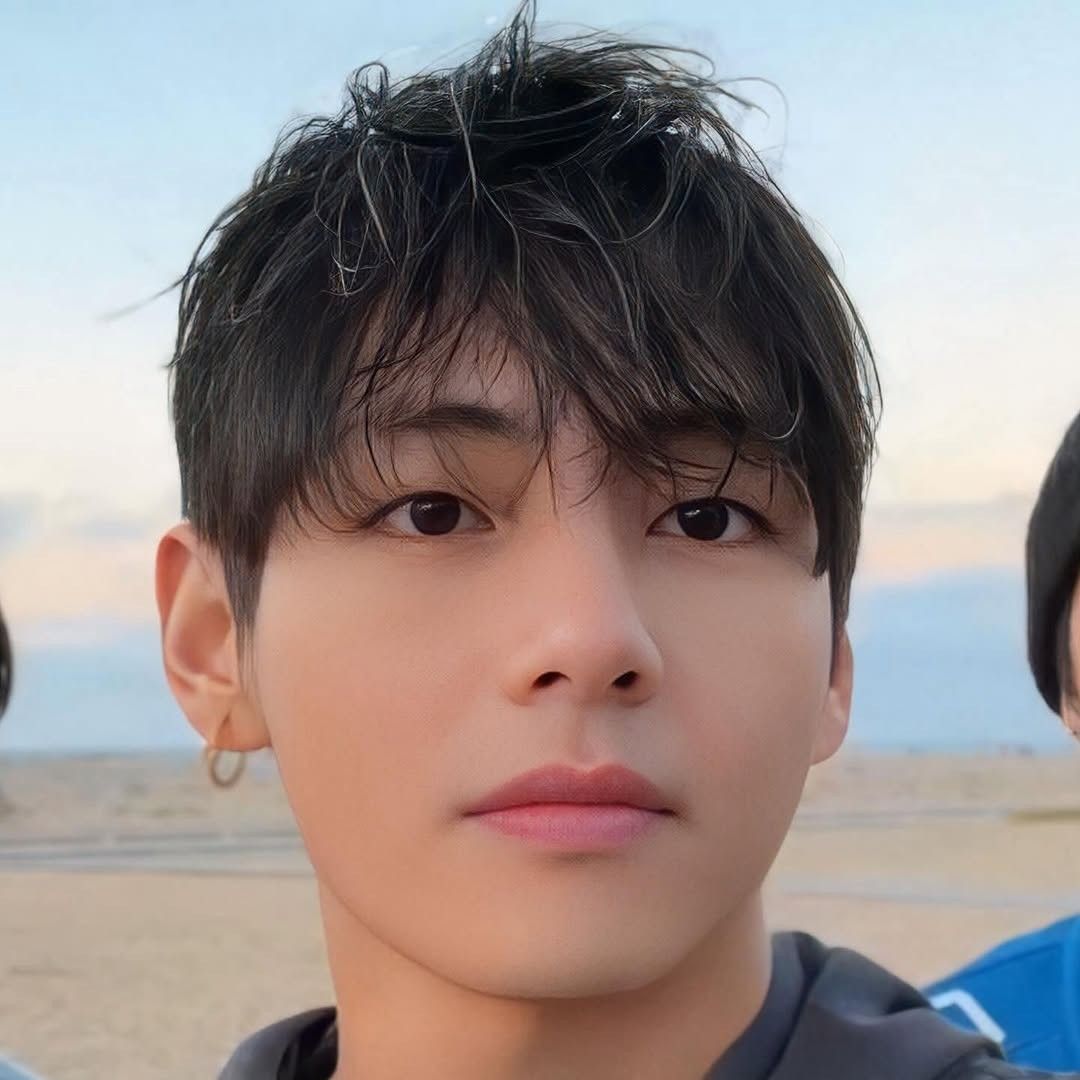 V (防弹少年团)的最新照片