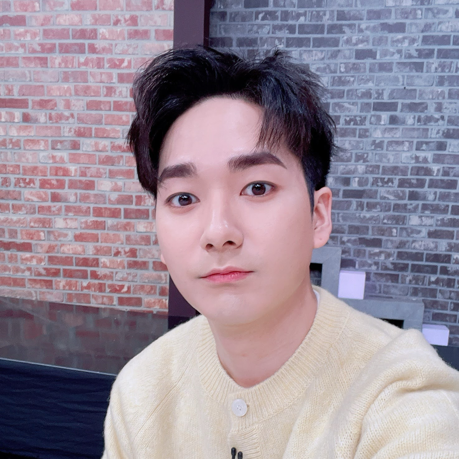 Behind-the-scenes cut of Aron