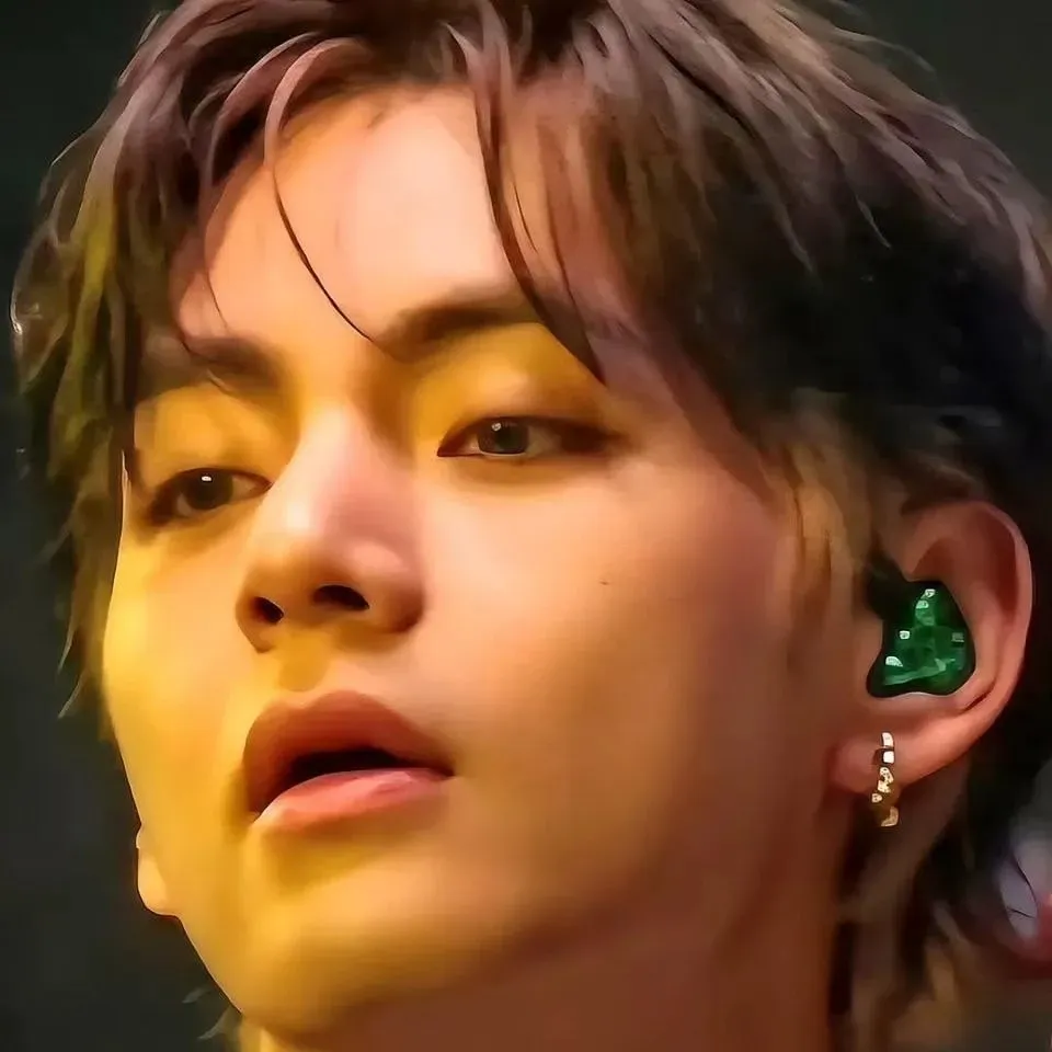 Momen yang diabadikan oleh penggemar V (BTS)