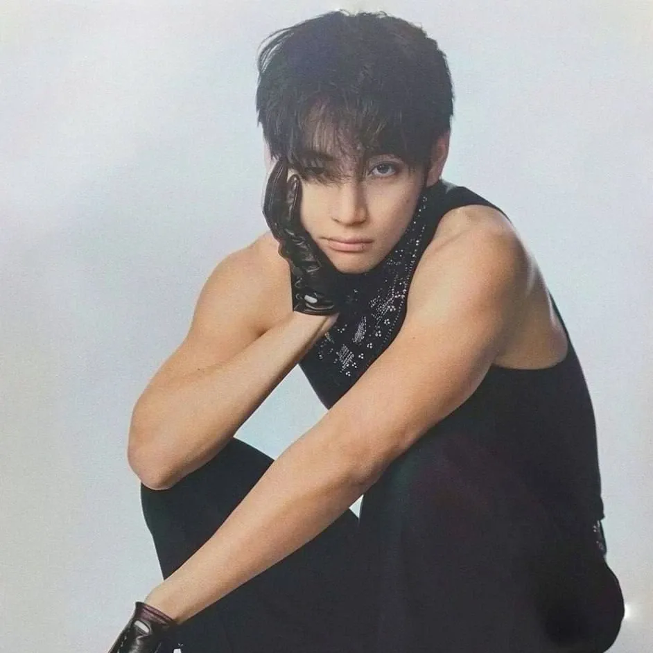 뷔 (방탄소년단)의 최신 사진