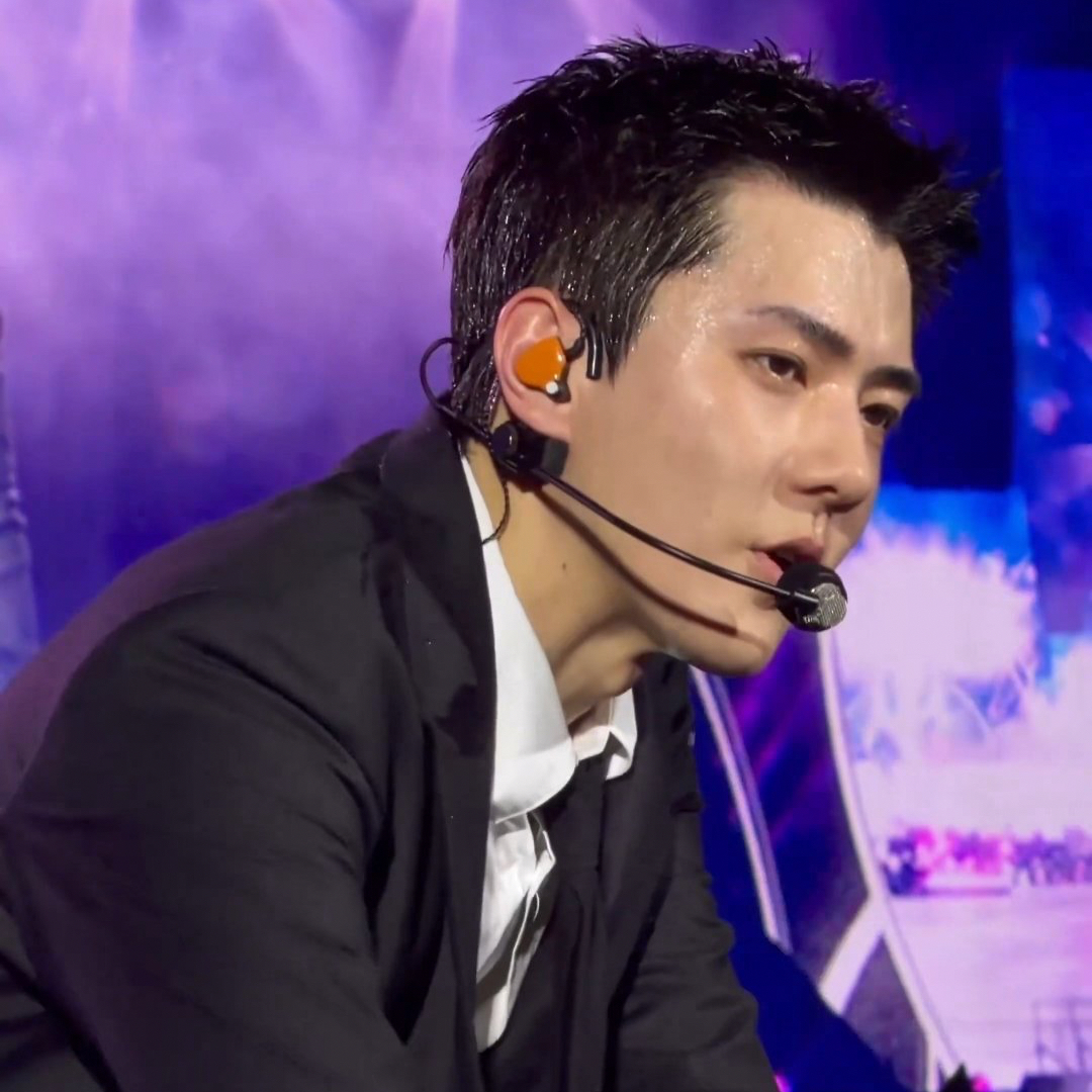 Foto aktivitas terbaru Sehun (EXO)