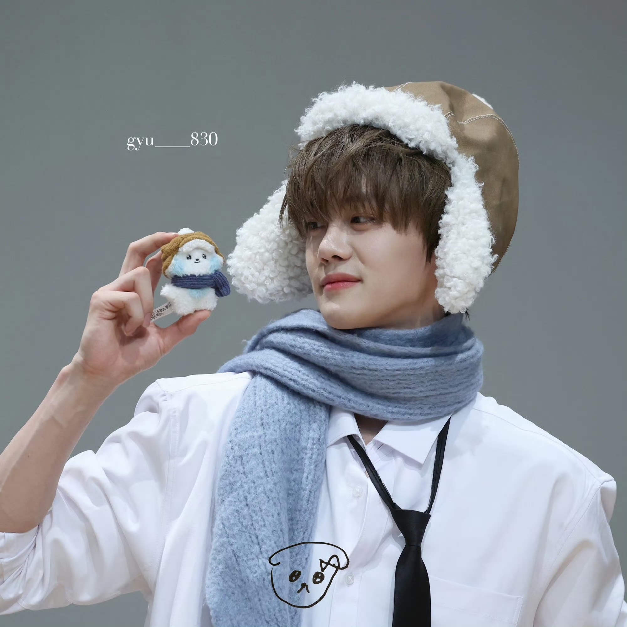 Recent activity shot of Kim Gyuvin (ZEROBASEONE)