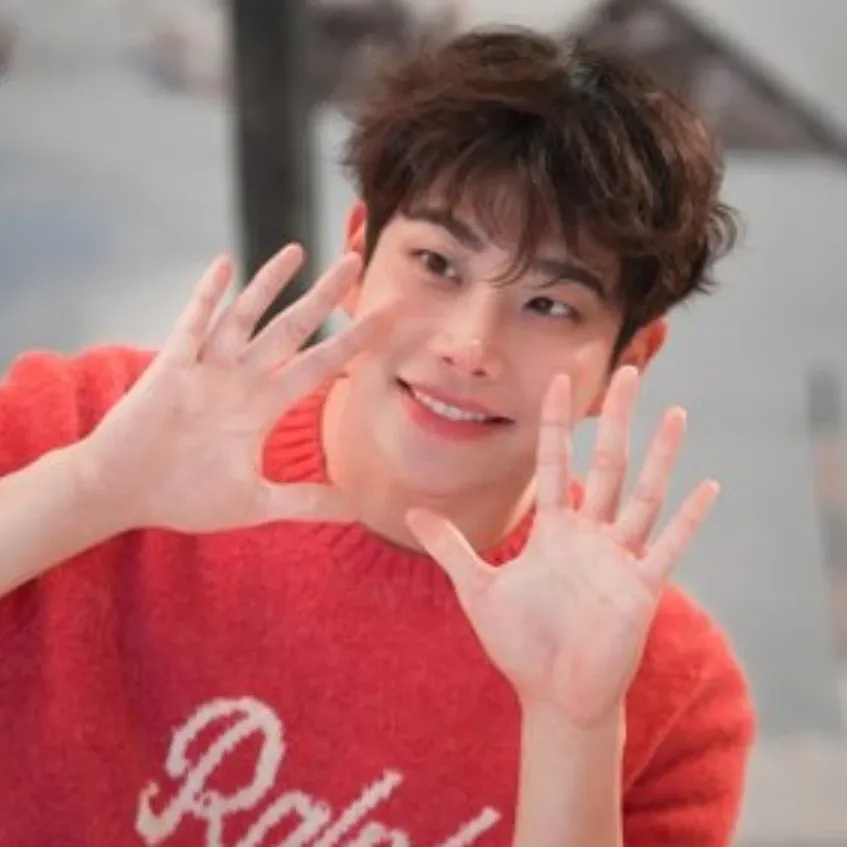 A moment captured by MJ (ASTRO)'s fan