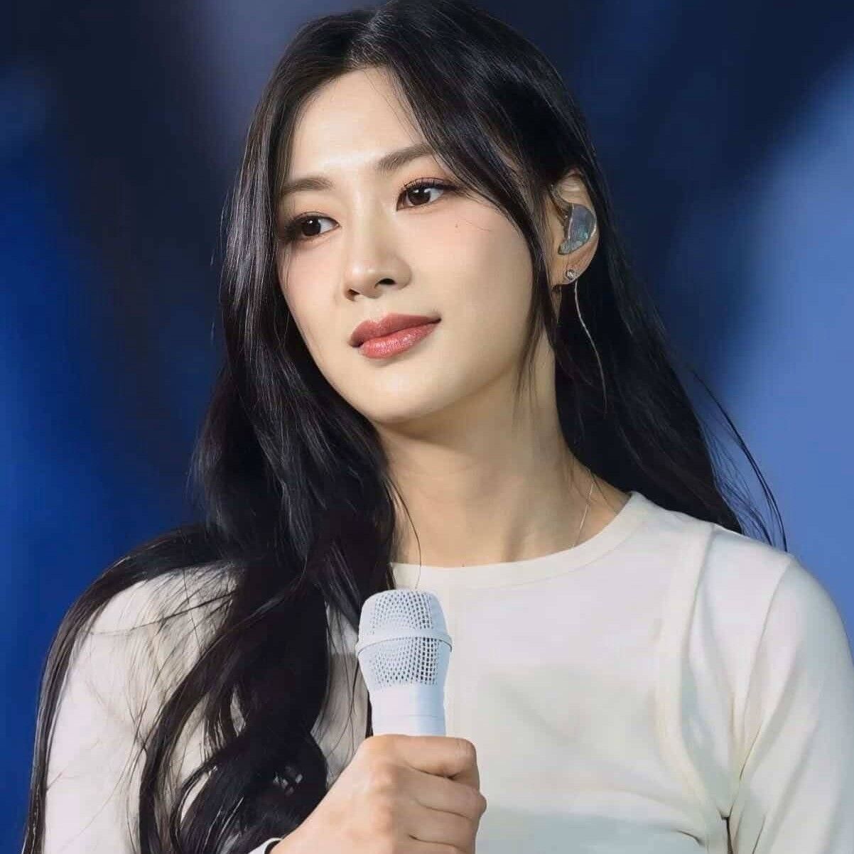 Recent activity shot of Oh Hayoung (Apink)