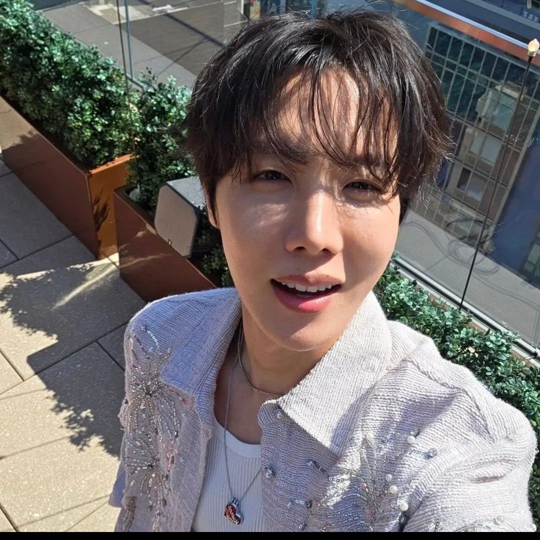 J-hope (防彈少年團)的最新照片