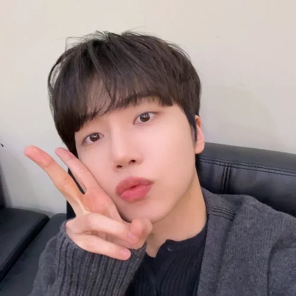 Latest photo of Jinho (PENTAGON)