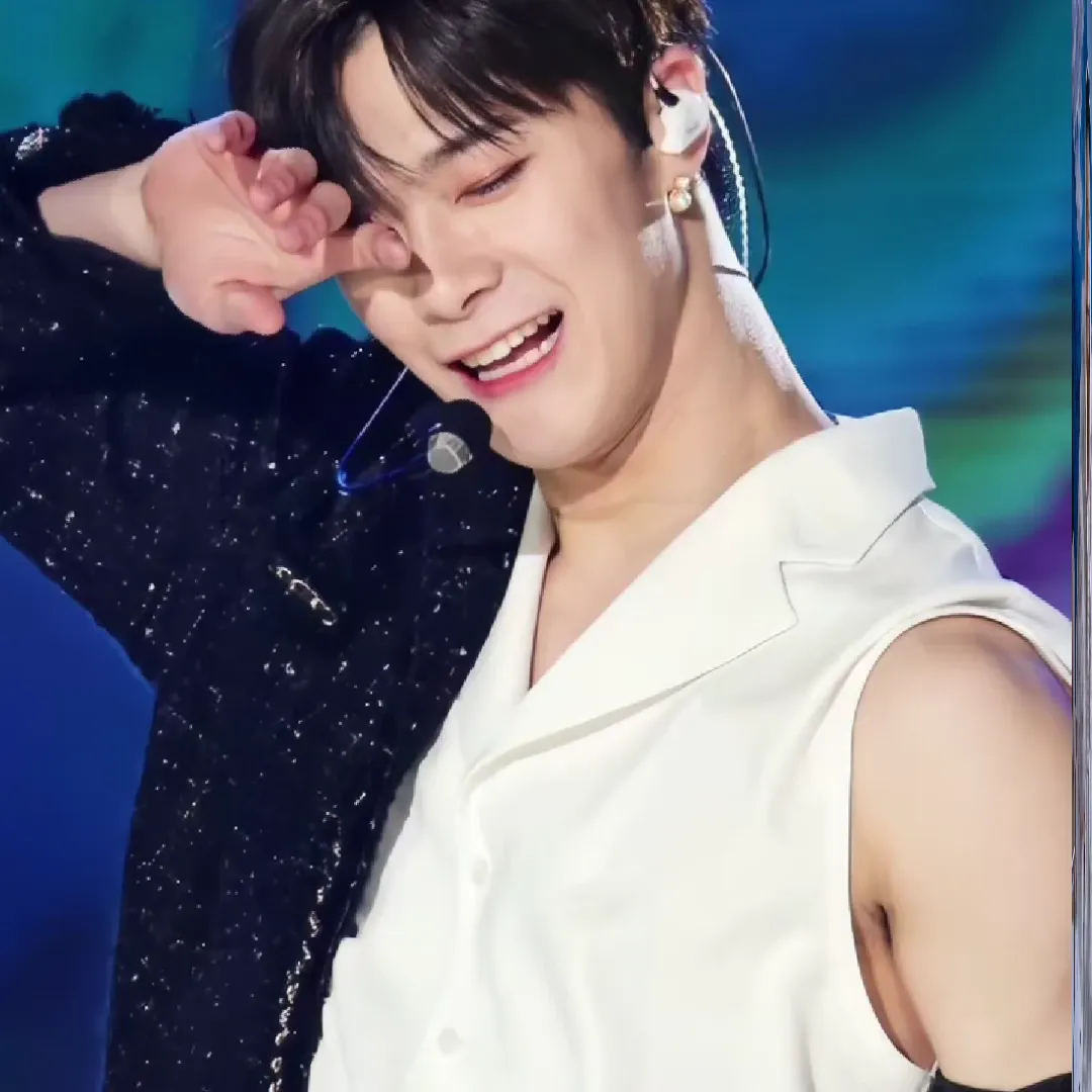 Behind-the-scenes cut of Moonbin (ASTRO)