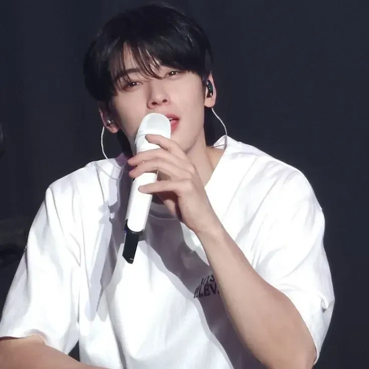 Latest photo of Eunwoo (ASTRO)