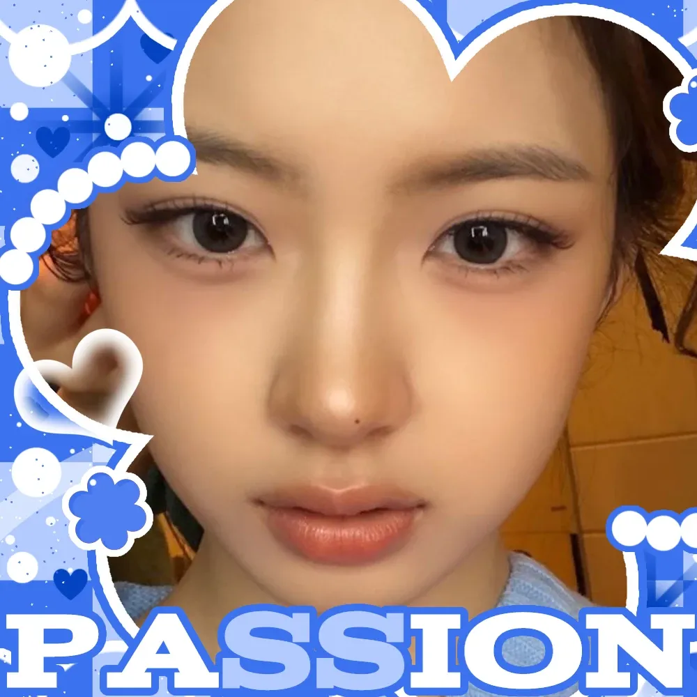 A moment captured by KYA (KiiiKiii)'s fan