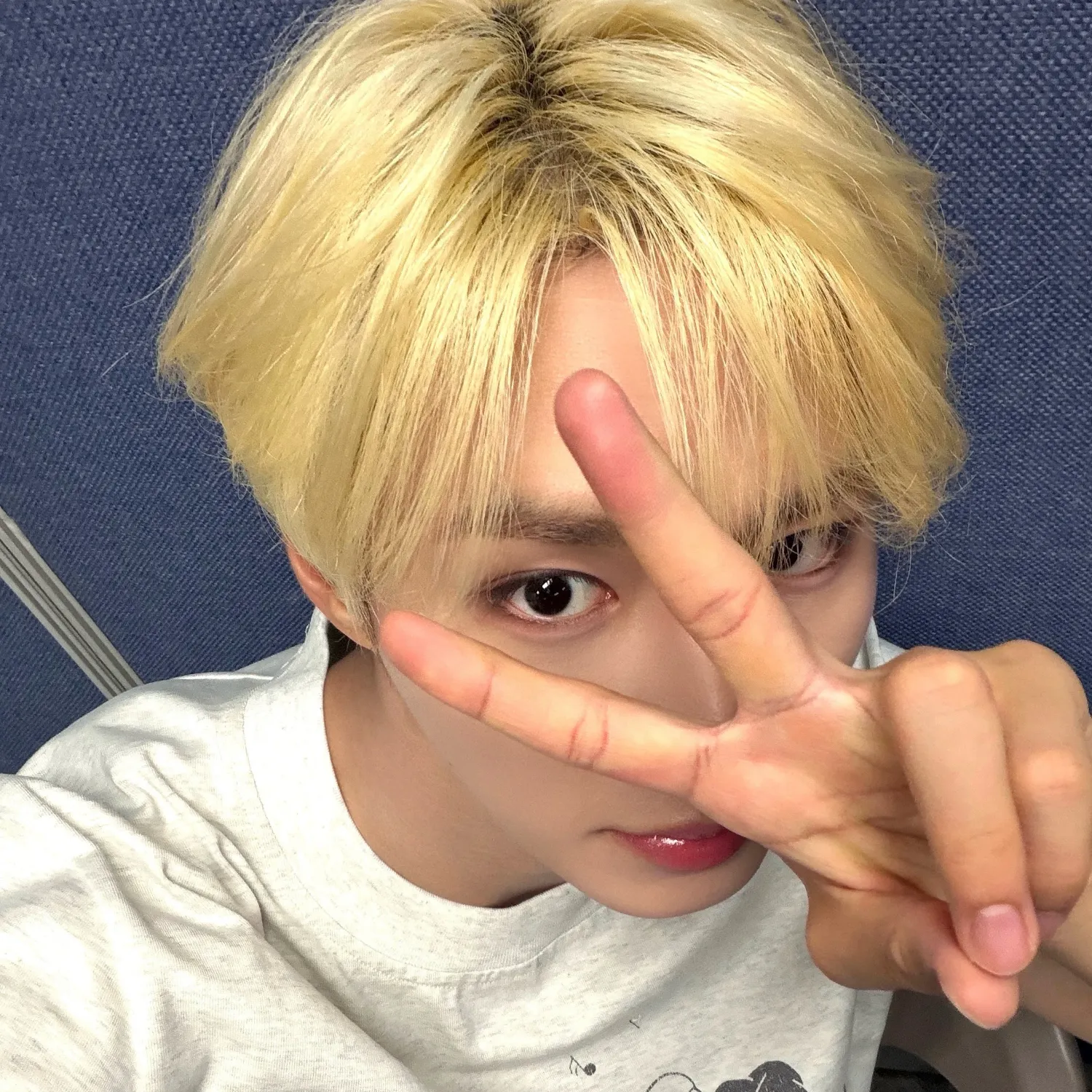 Behind-the-scenes cut of Kim Junseo (ALPHA DRIVE ONE)