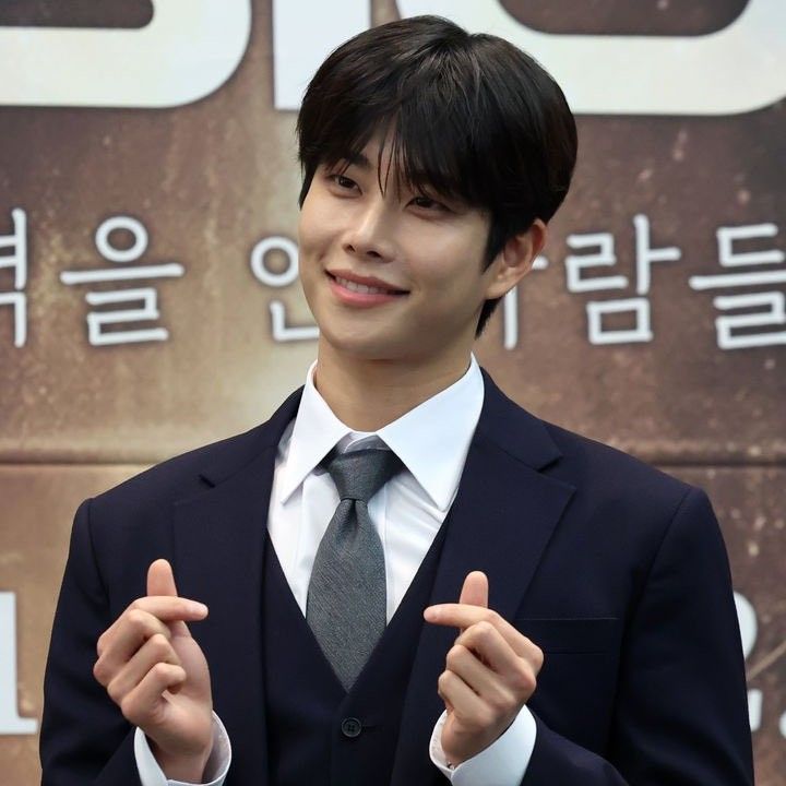 Behind-the-scenes cut of MJ (ASTRO)