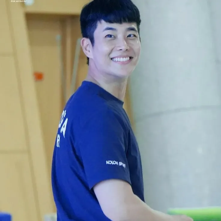 Latest photo of MJ (ASTRO)