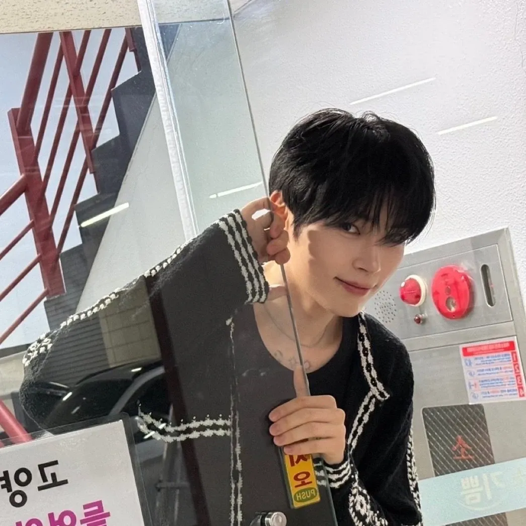 Recent activity shot of Sung Hanbin (ZEROBASEONE)