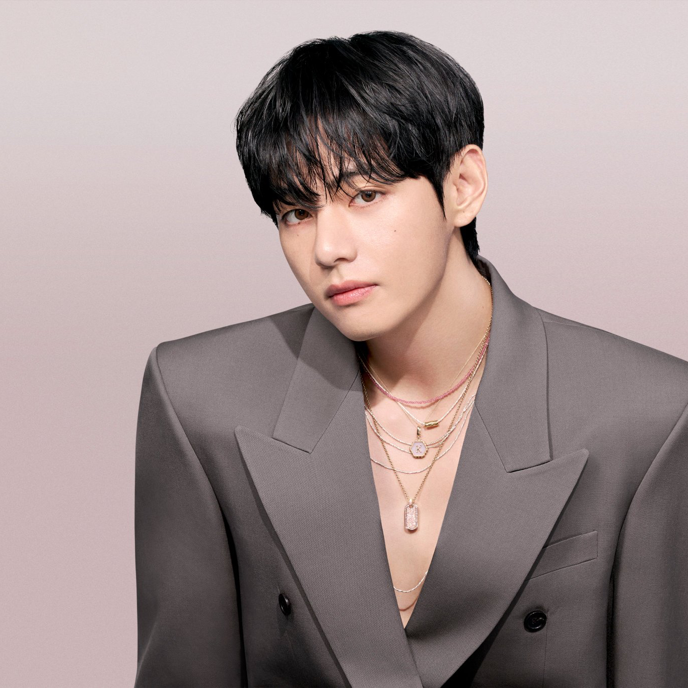 V (BTS)の舞台裏ショット