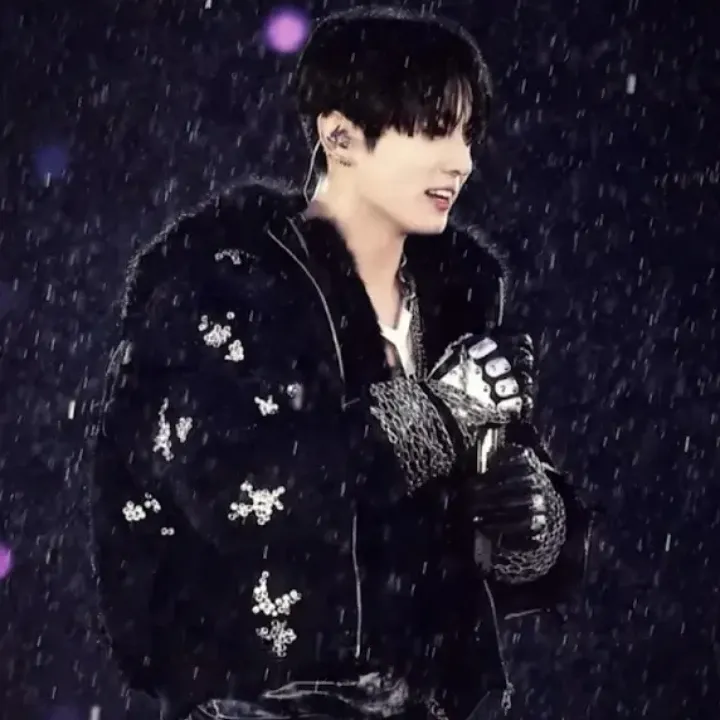 Foto aktivitas terbaru Jungkook (BTS)