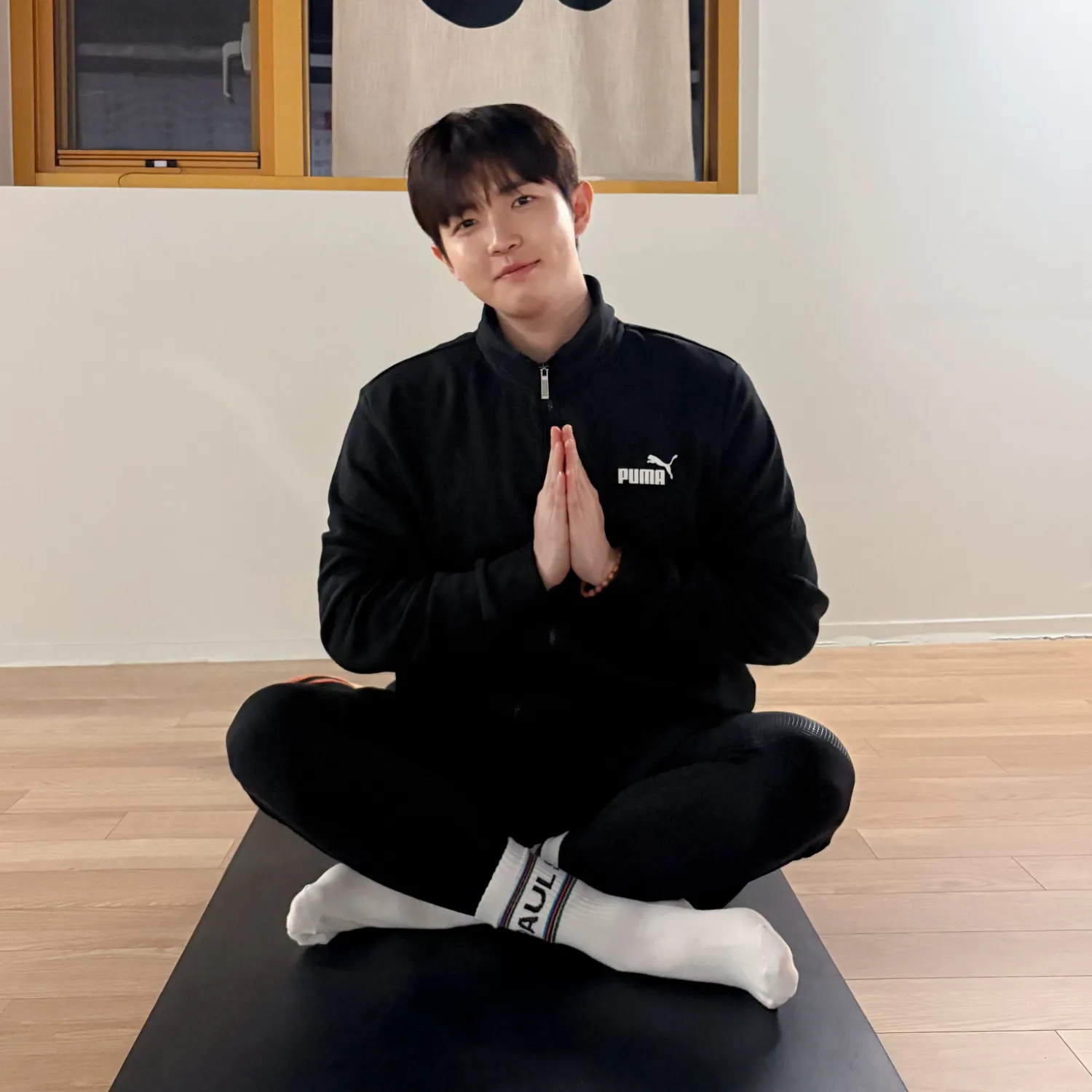 Behind-the-scenes cut of Kim Jaehwan