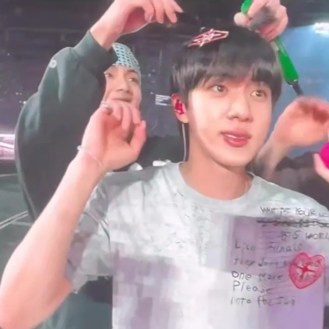 진 (방탄소년단)의 비하인드 컷