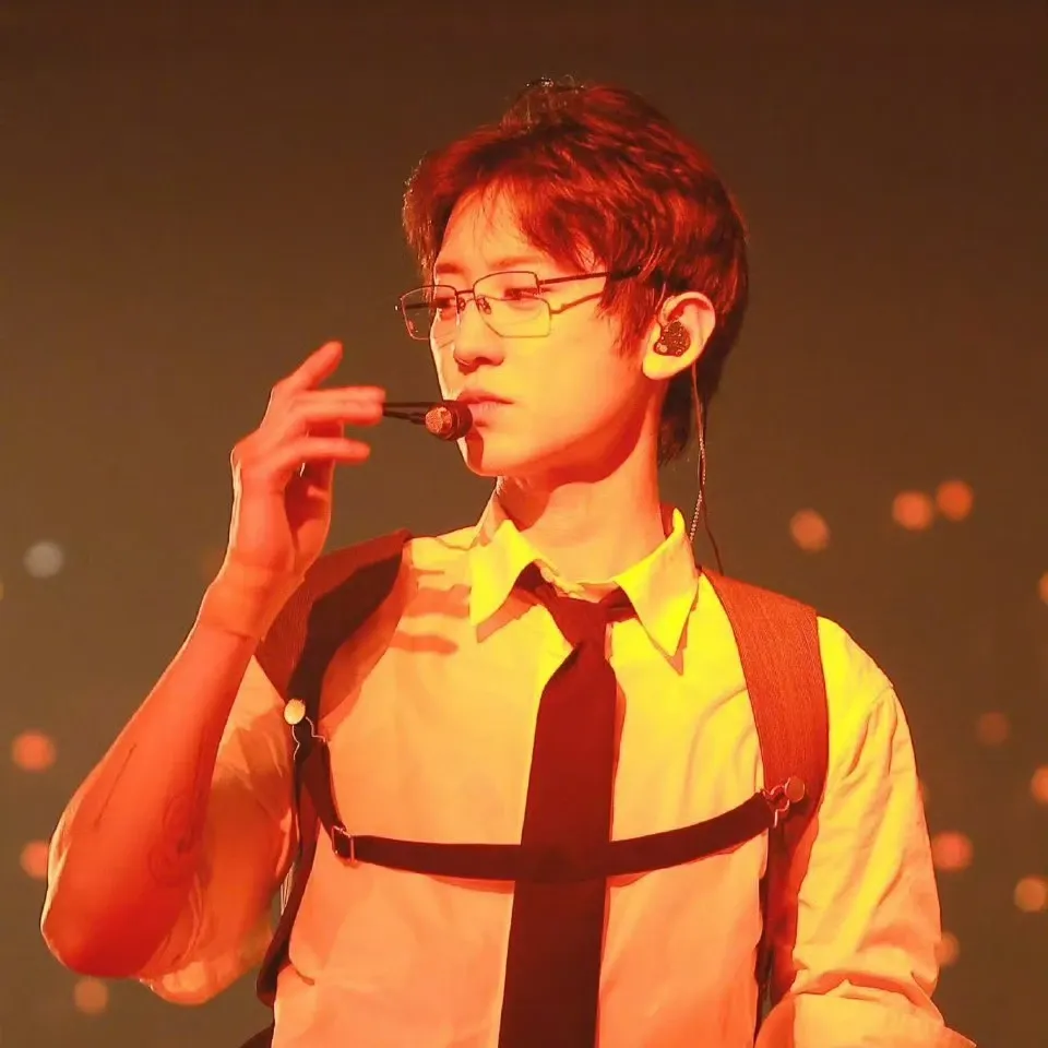 Foto aktivitas terbaru Chanyeol (EXO)