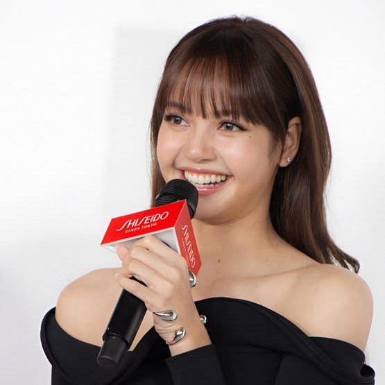 Foto aktivitas terbaru Lisa (BLACKPINK)