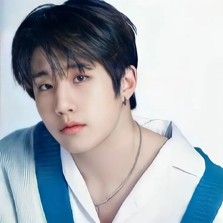 Latest photo of Jinjin (ASTRO)