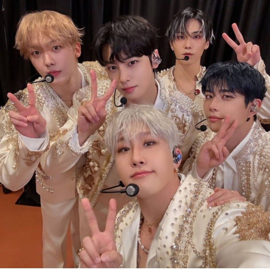 아스트로의 최신 사진