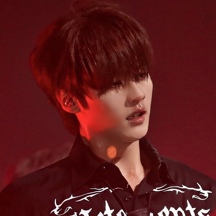 Behind-the-scenes cut of Lee Know (Stray Kids)