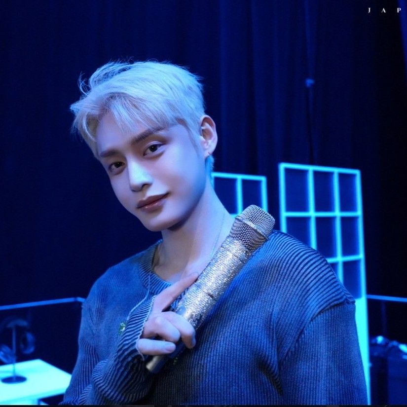 A moment captured by Kim Jiwoong (ZEROBASEONE)'s fan