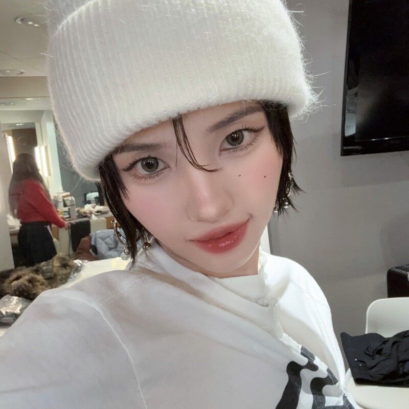Latest photo of Soyeon (i-dle)